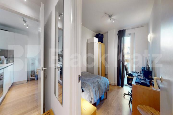 Flooded with natural light with 24 Hour Concierge & balcony South Central Steedman Street, Elephant and Castle